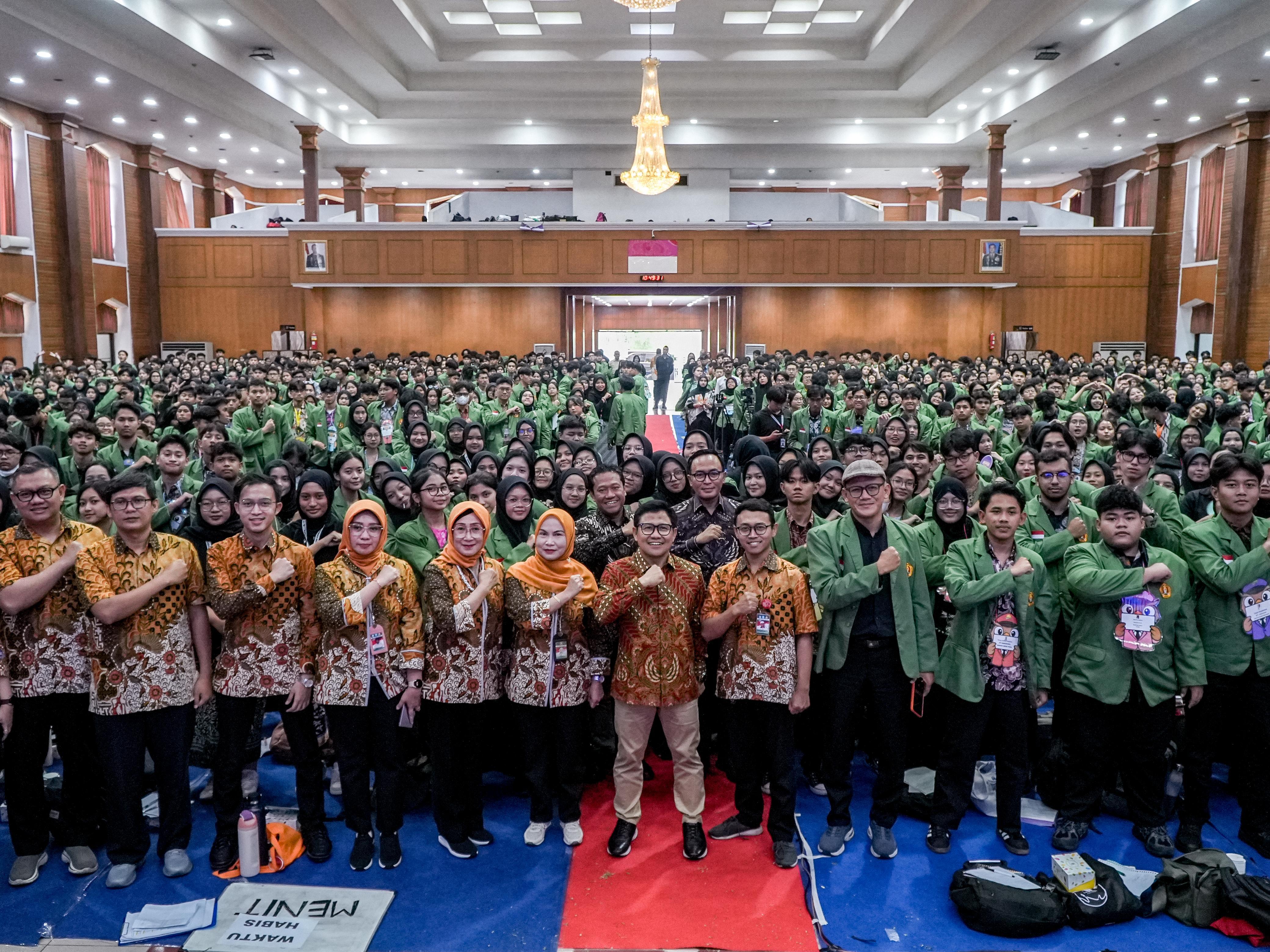 Menko PM Muhaimin Dorong Mahasiswa Belajar dari Bawah untuk Baca Keadaan: Gabung dengan Teori dan Ilmu