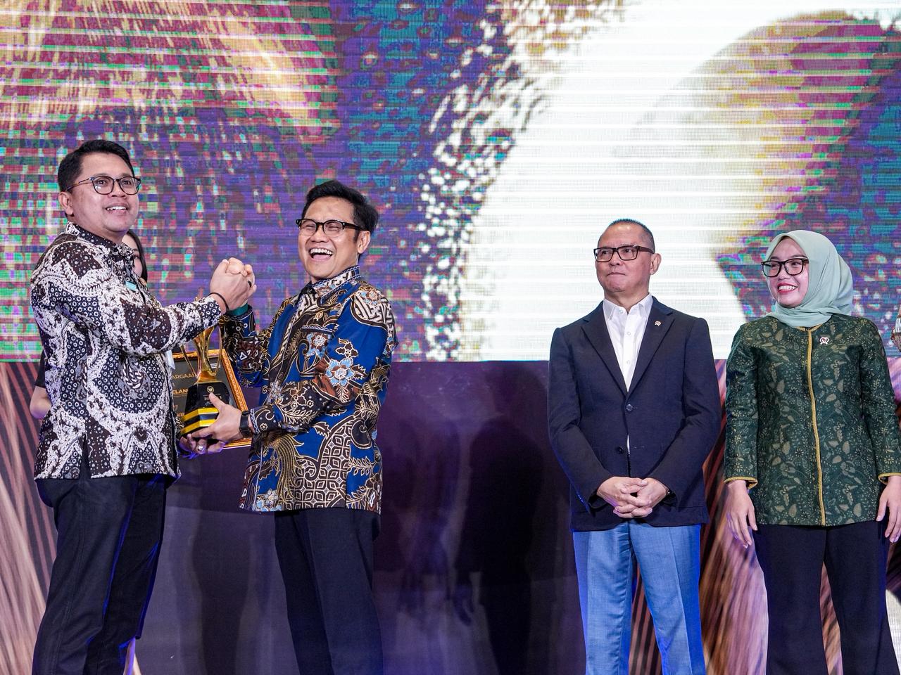 Menko PM Muhaimin Beri Penghargaan Mandaya Awards 2025, Dorong Inisiatif Masyarakat Jadi Pelaku Utama Pembangunan