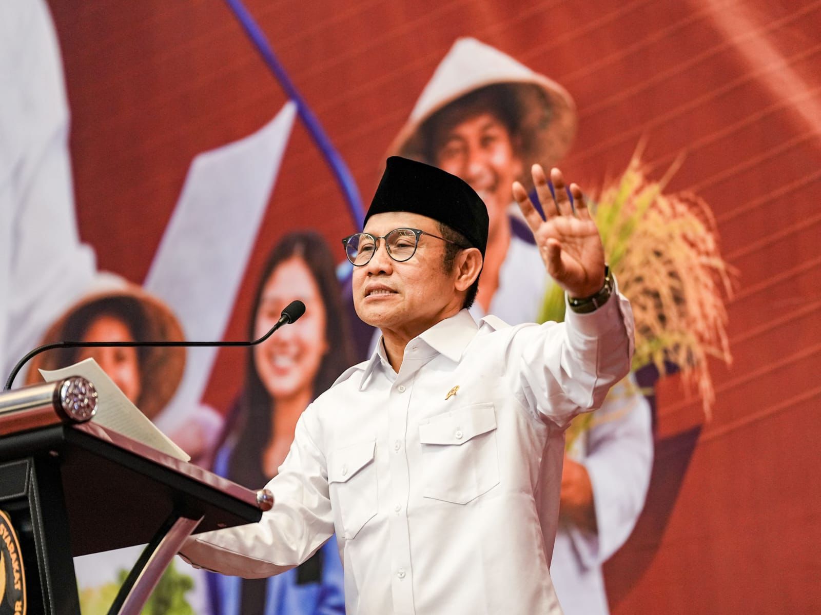 Menko Muhaimin Hadiri Seminar Nasional Desa Berdaya: ‘Peran Milenial dalam Mendukung Kemandirian Pangan Lokal Berkelanjutan di UNS, Solo, Jawa Tengah, Kamis (02/07/2026).